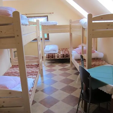 Szkolne Schronisko Mlodziezowe Plum Vandrarhem *