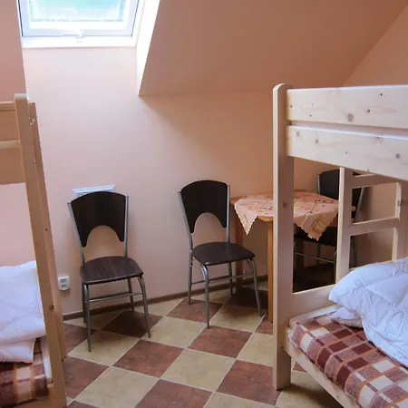 Szkolne Schronisko Mlodziezowe Plum *