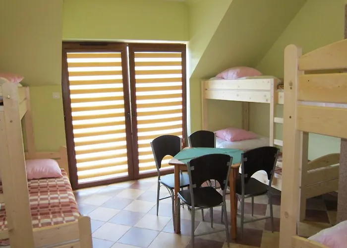 Szkolne Schronisko Mlodziezowe Plum *