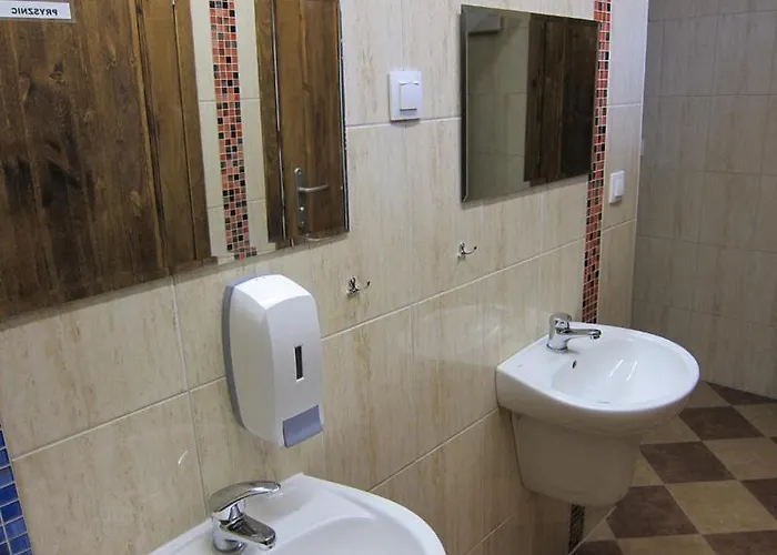 Vandrarhem Szkolne Schronisko Mlodziezowe Plum *